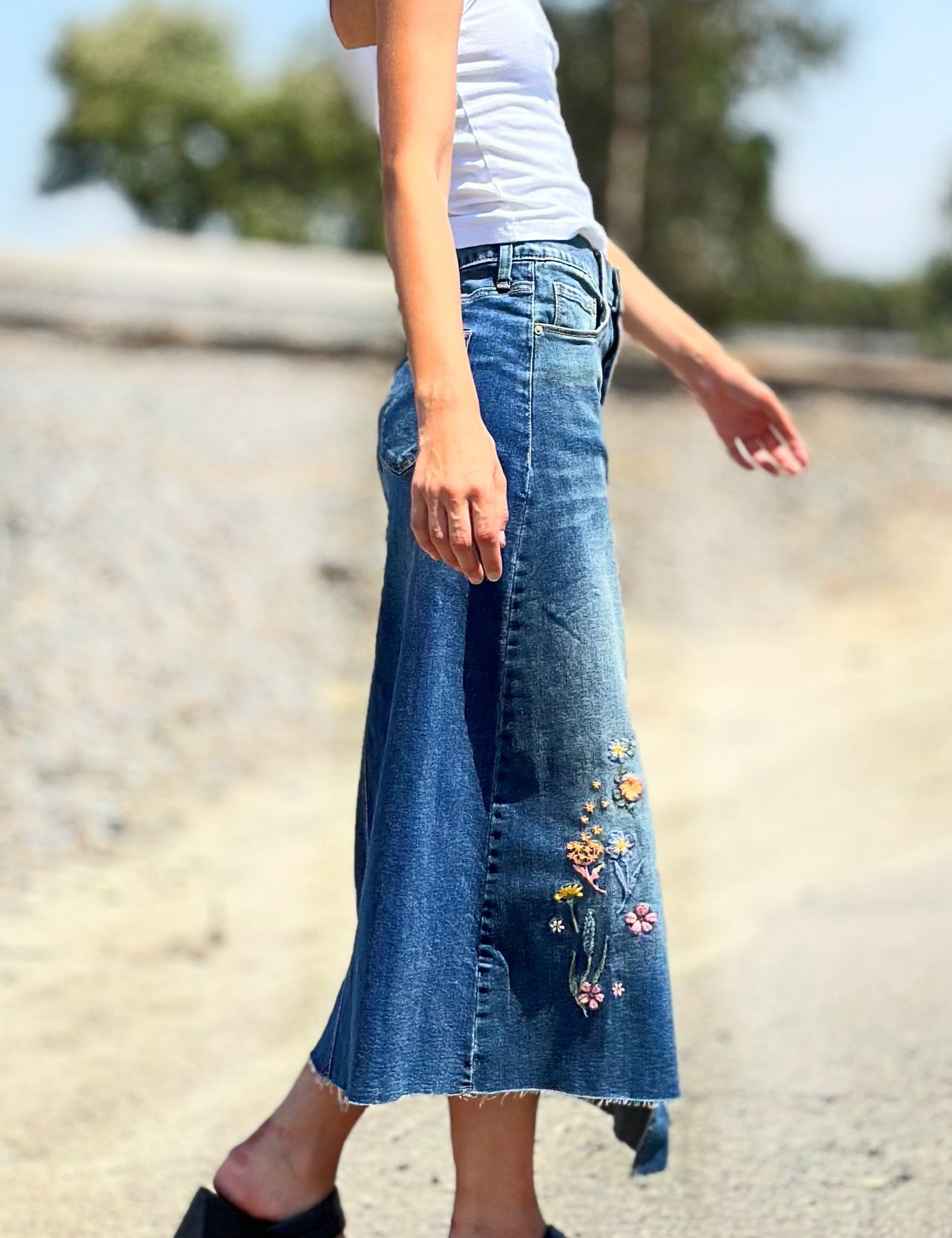 Women's Floral Embroidered Denim Skirt – Billy T – billytshop